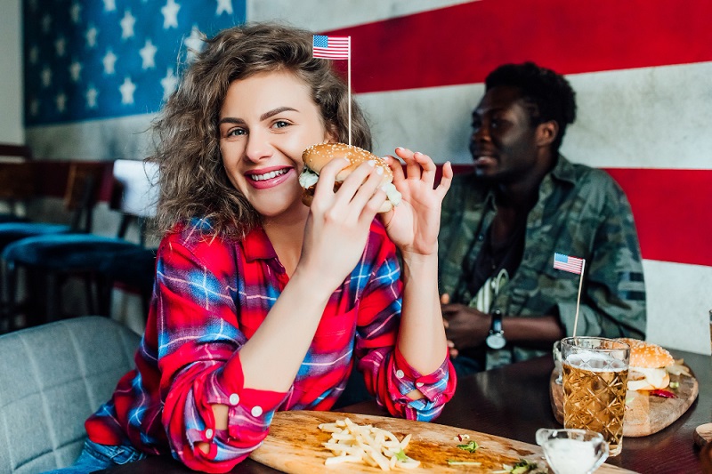 Top 4 Reasons American Restaurants Are a Favorite for Delivery
